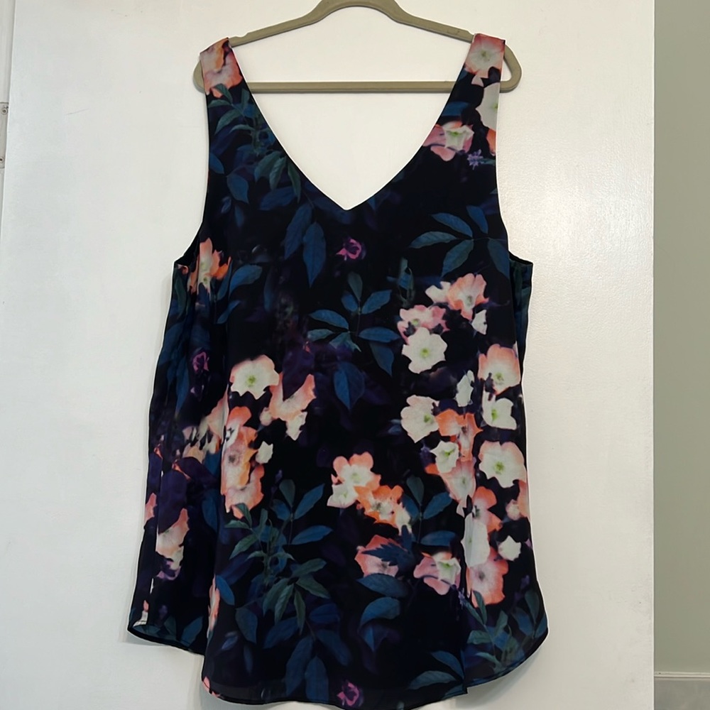 NWOT RW&CO sleeveless top. Size M